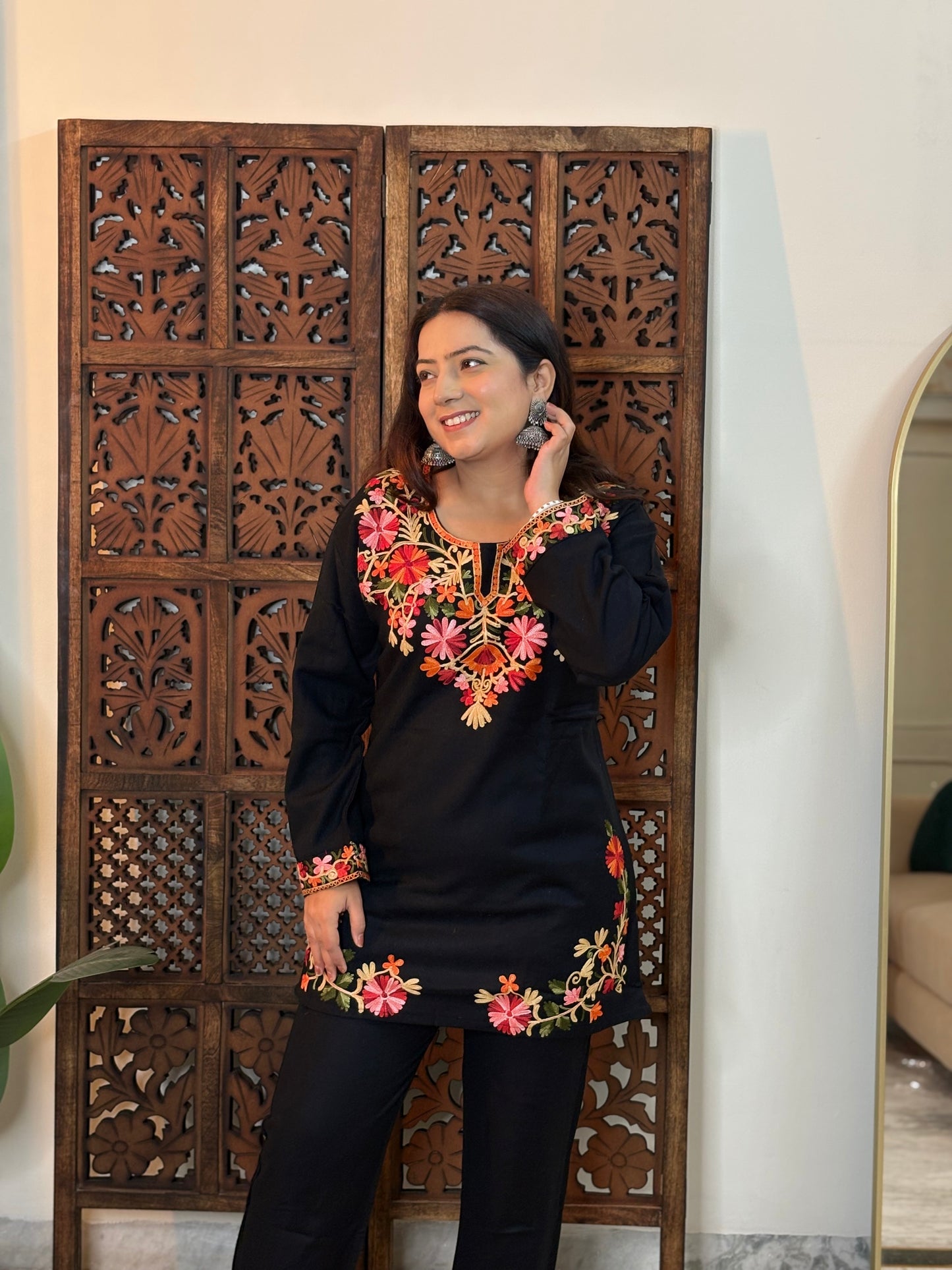 Zareen Aari Embroidered Pheran Coord