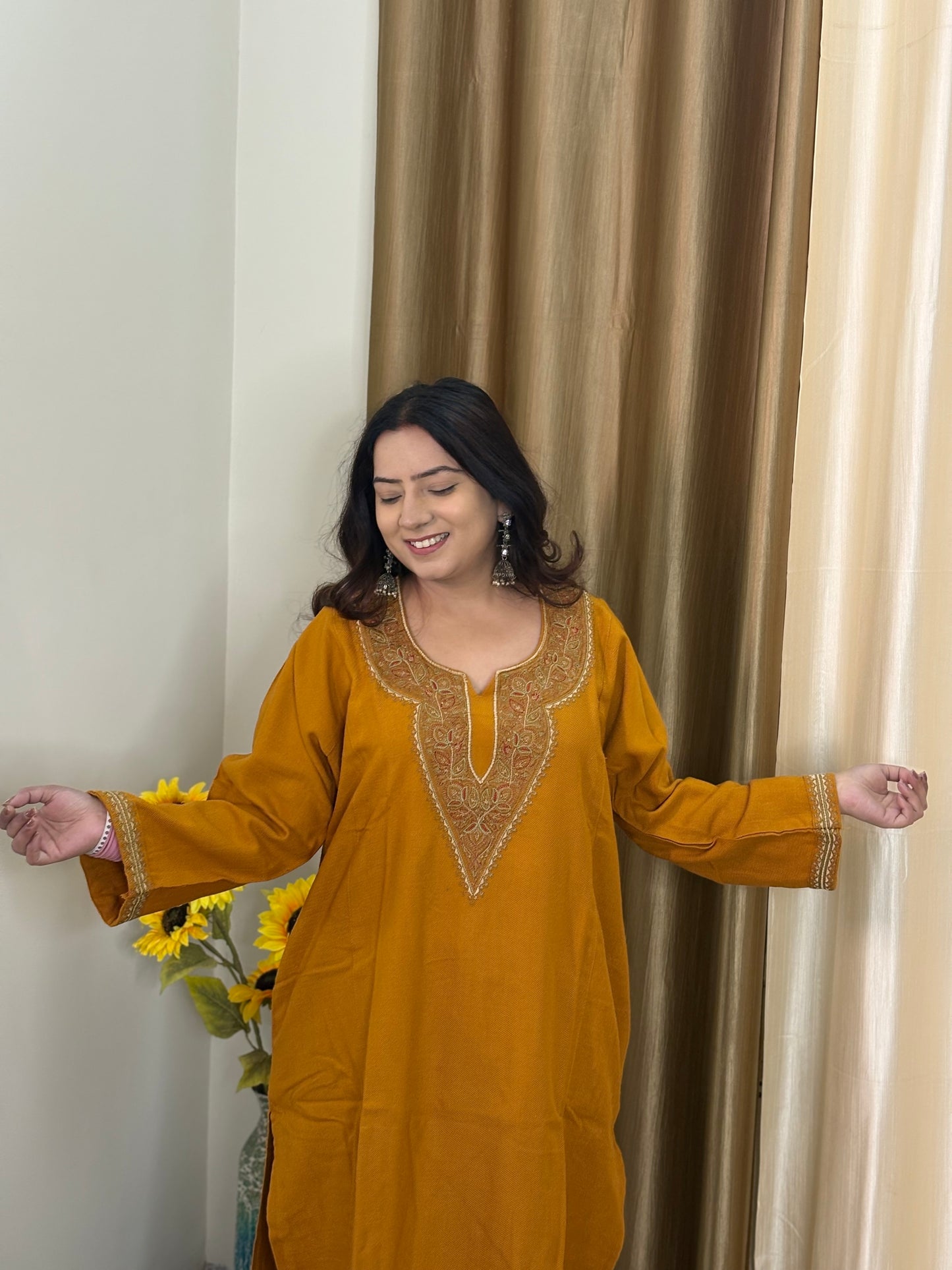 Tilla Work Kashmiri Pheran