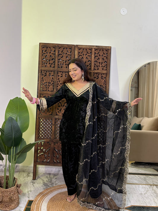 Noor-e-Naaz Black Velvet Suit
