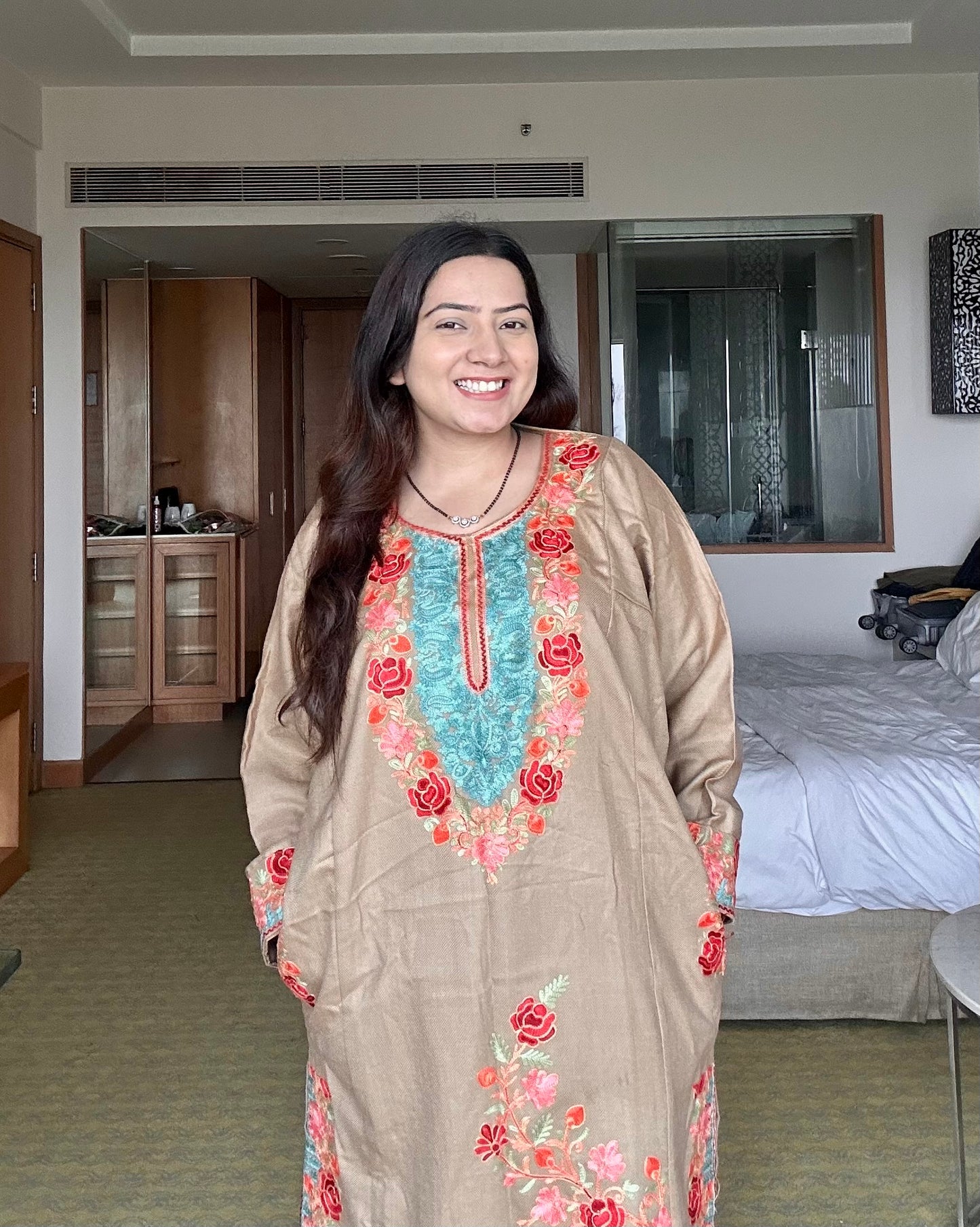 Kaira Aari Kashmiri Pheran