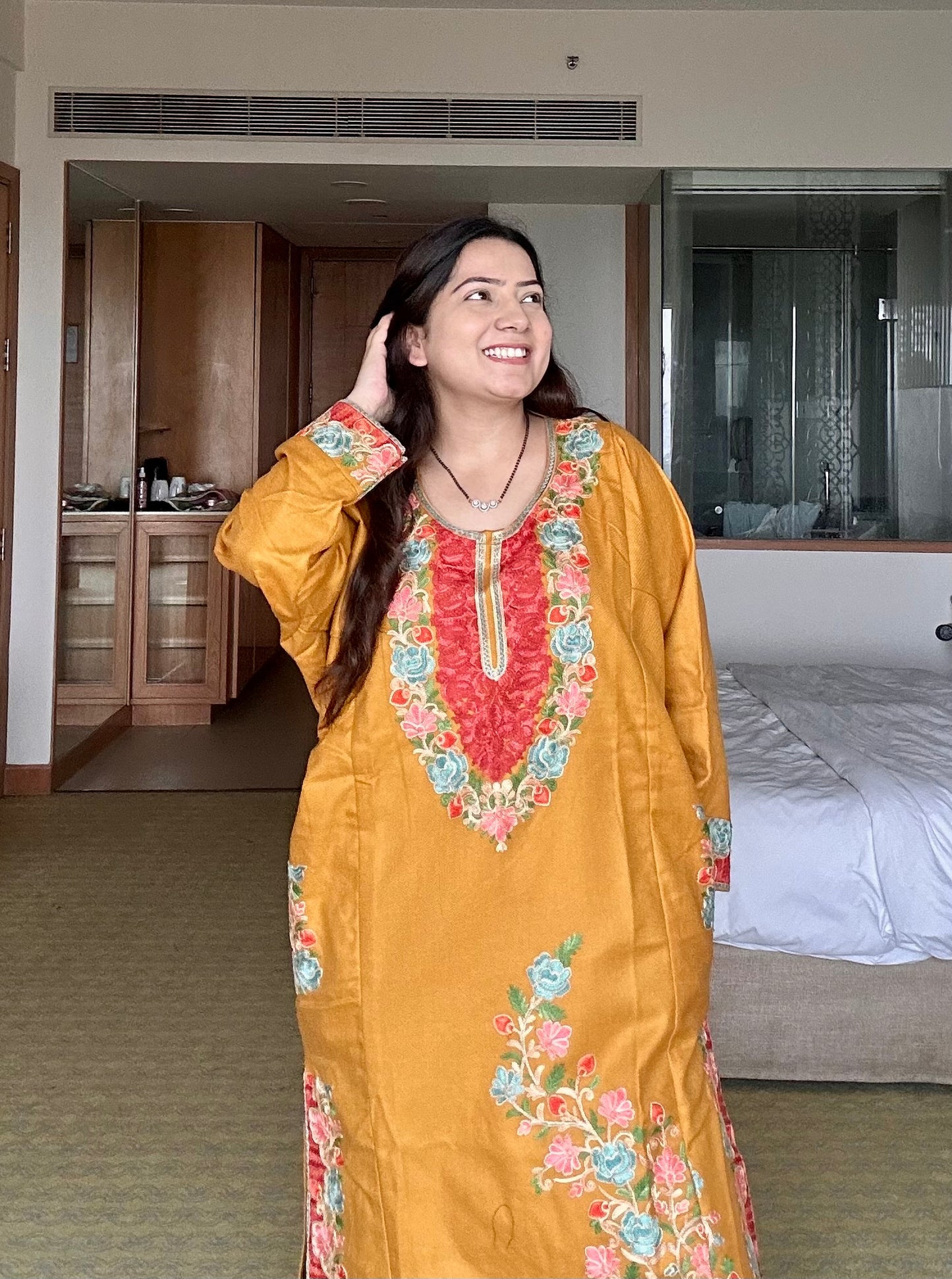 Kaira Aari Kashmiri Pheran