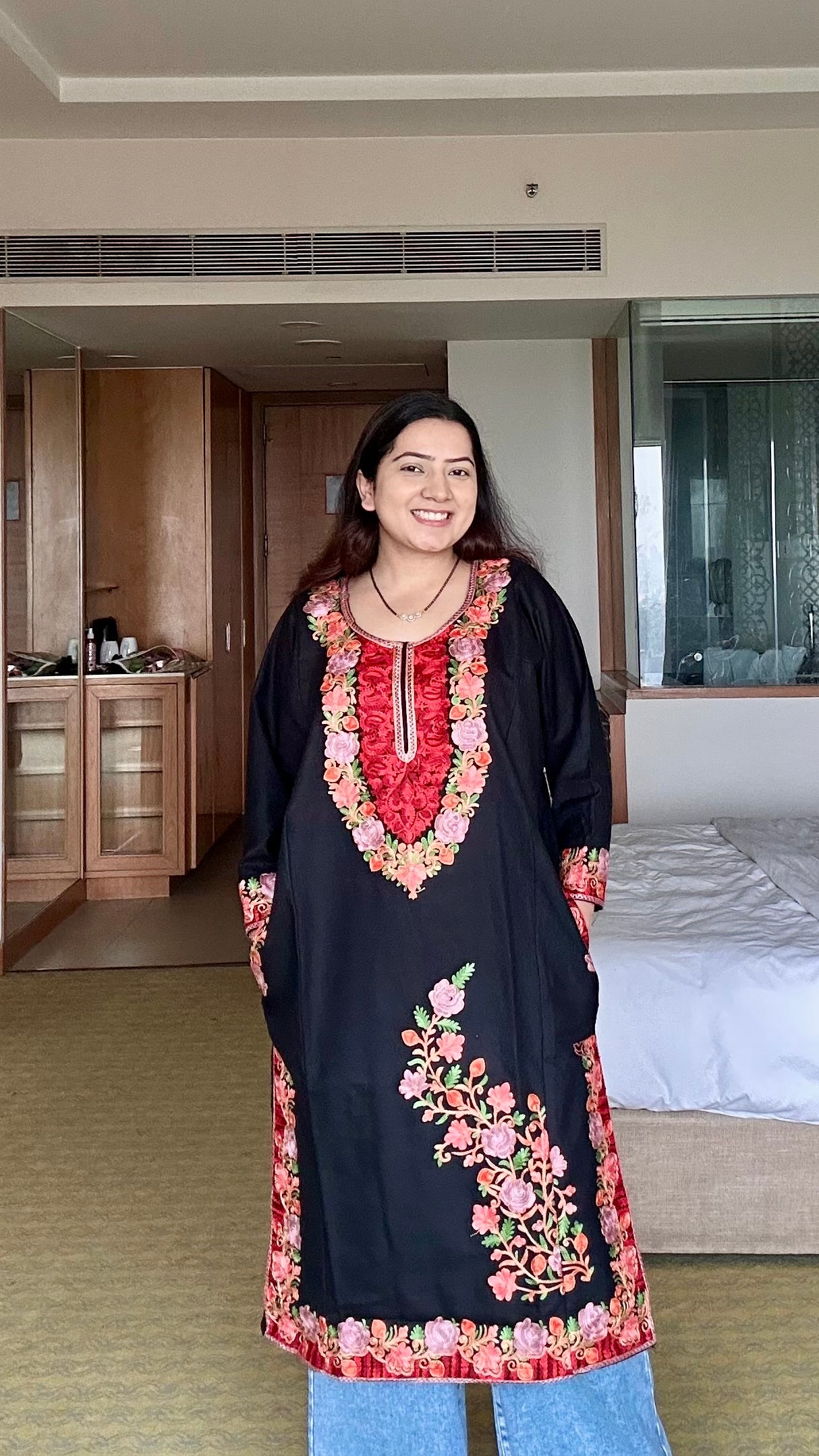 Kaira Aari Kashmiri Pheran