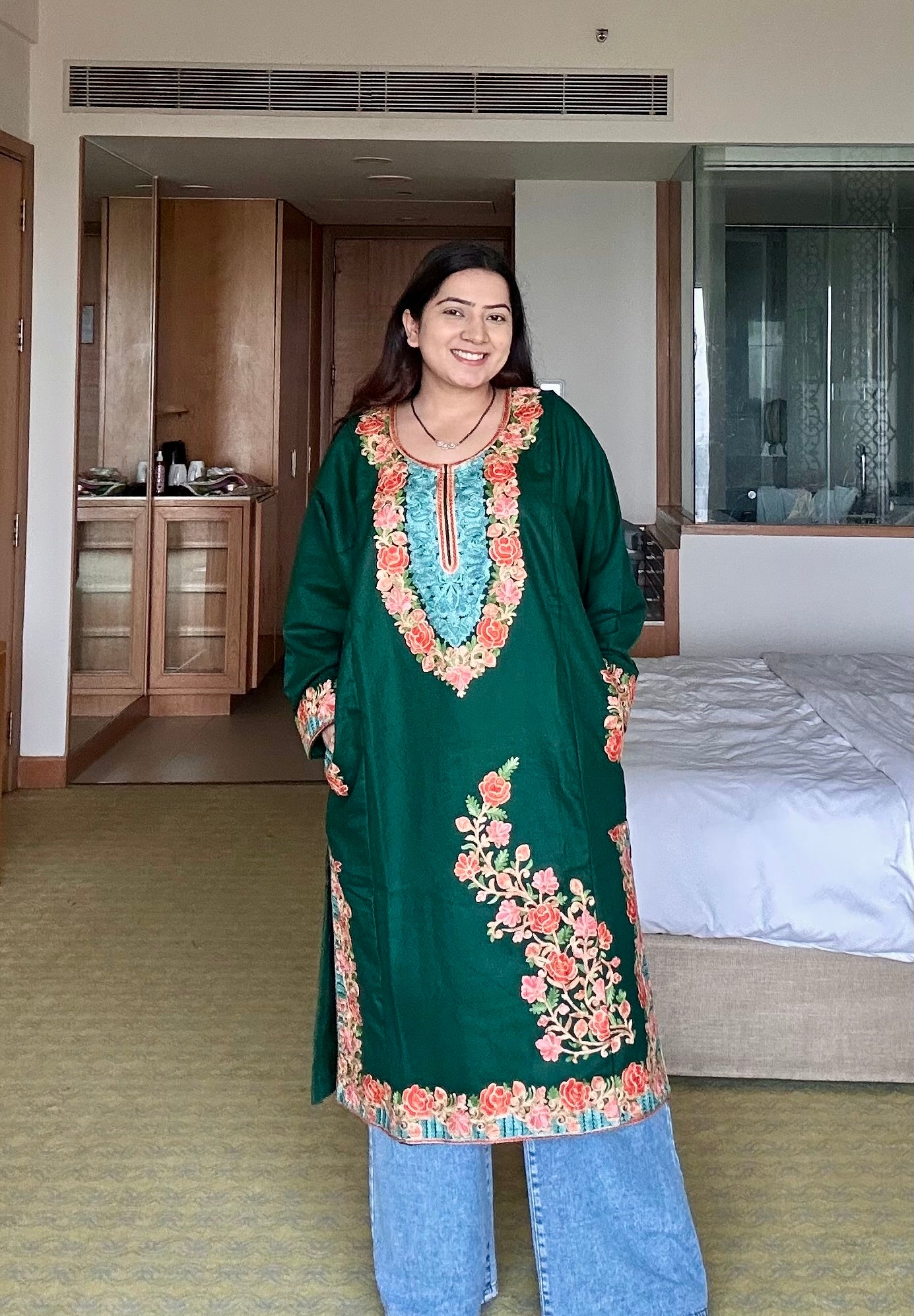 Kaira Aari Kashmiri Pheran