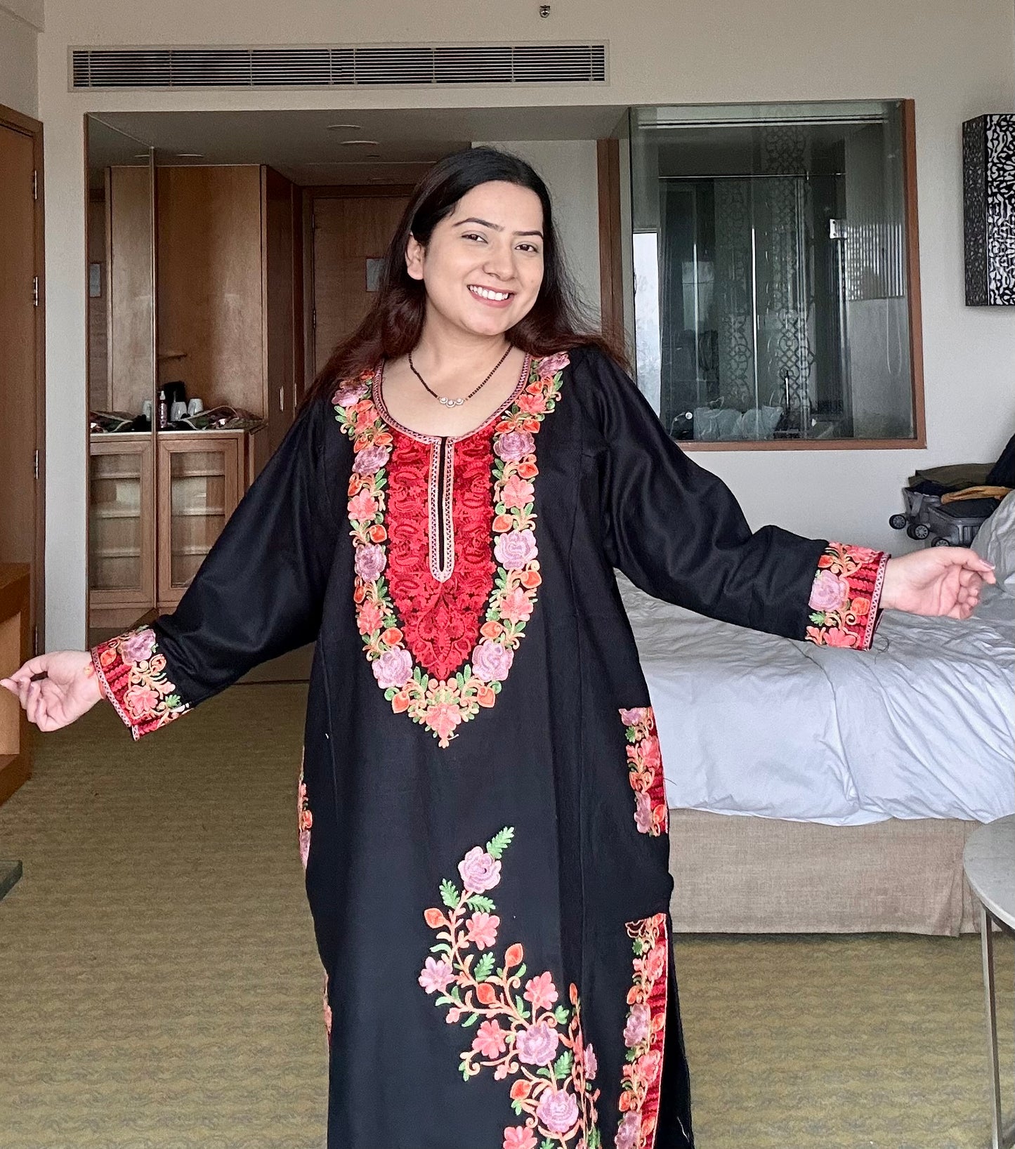 Kaira Aari Kashmiri Pheran