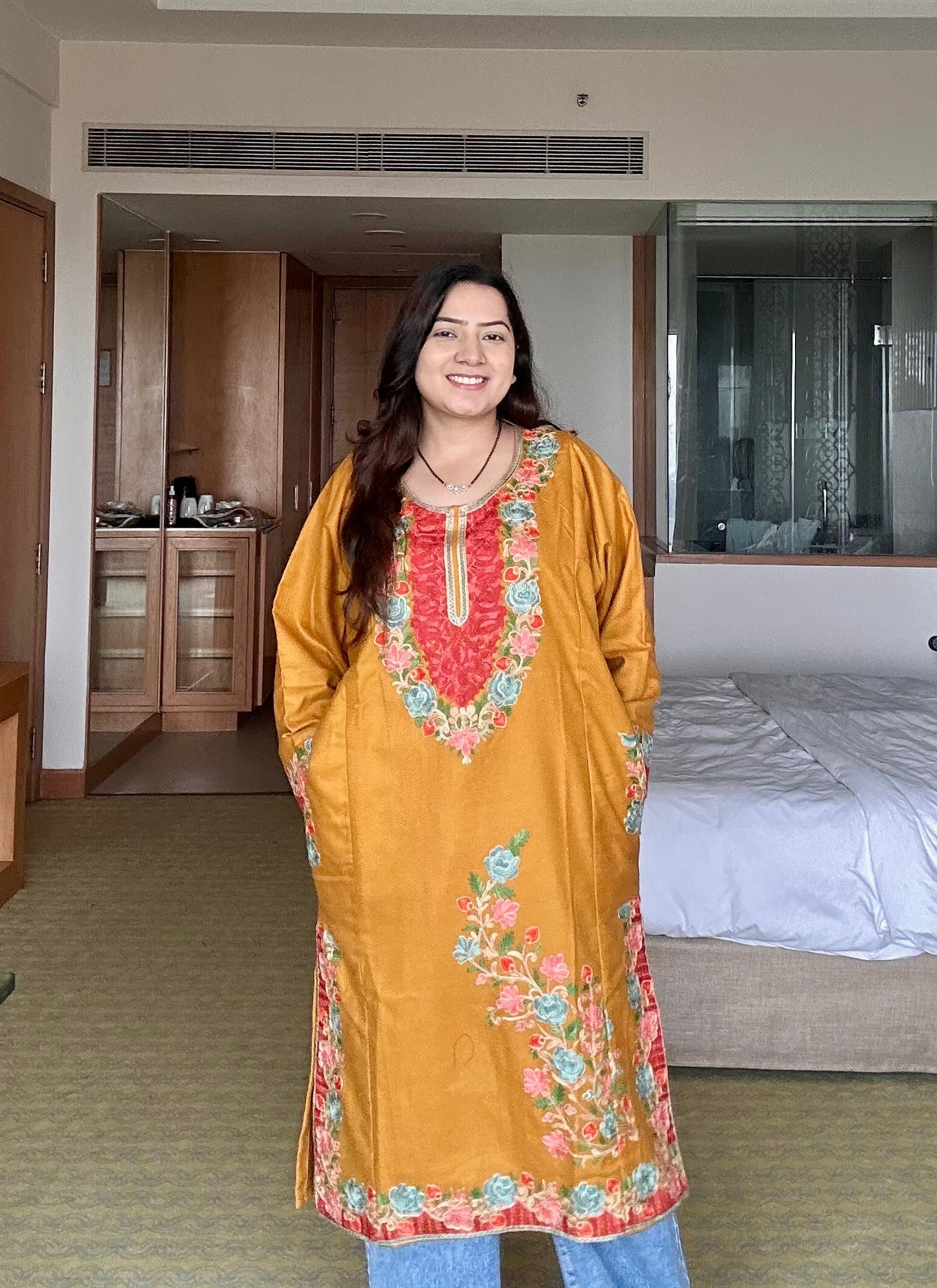 Kaira Aari Kashmiri Pheran