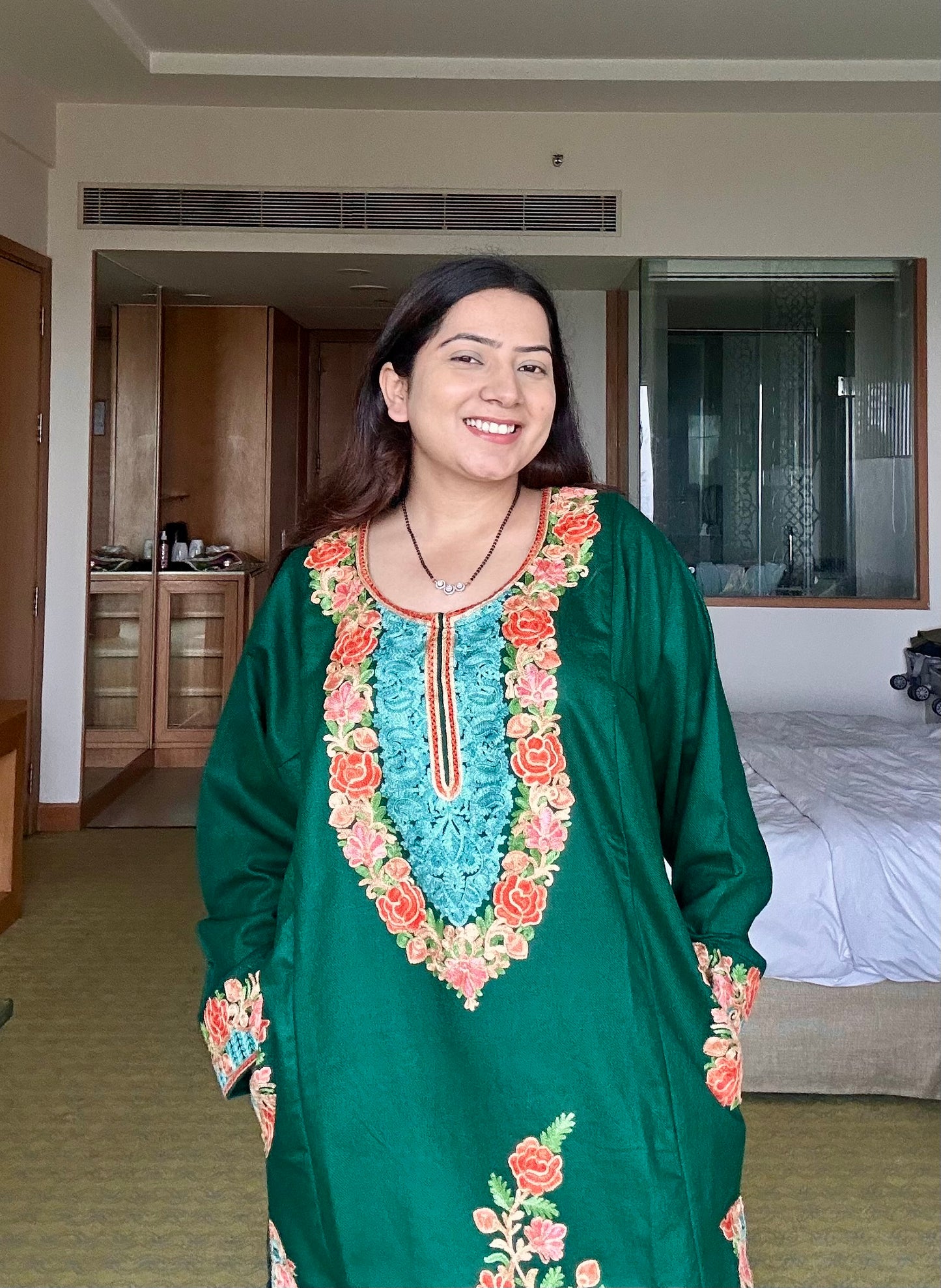 Kaira Aari Kashmiri Pheran