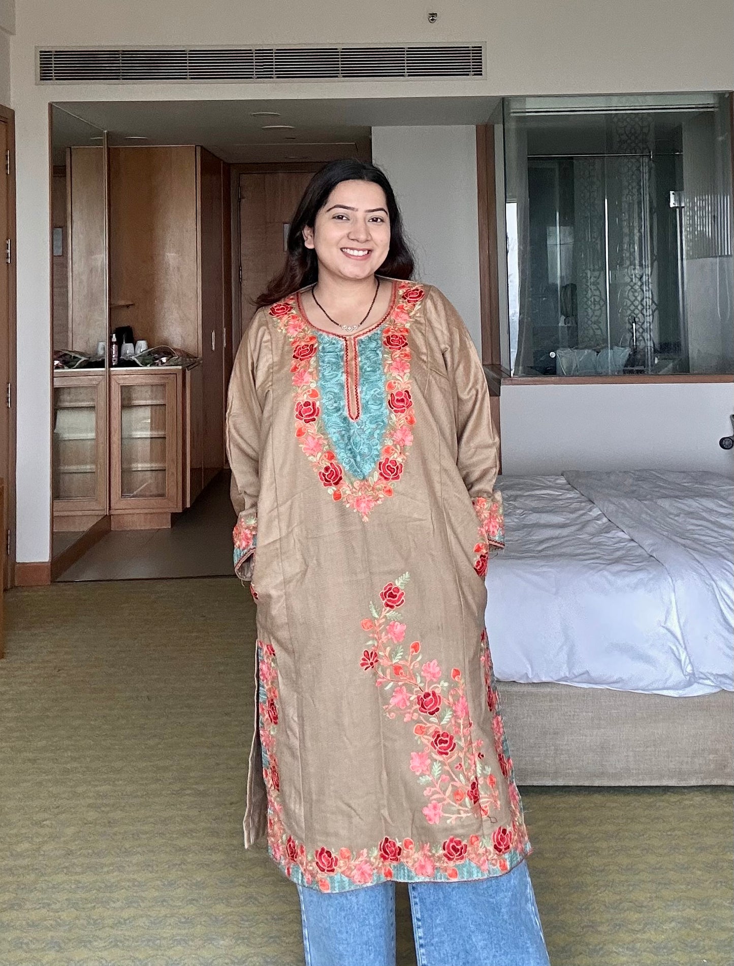 Kaira Aari Kashmiri Pheran